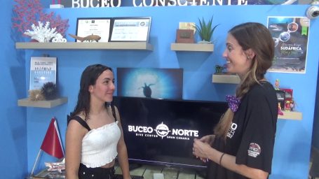 Dos chicas hablando